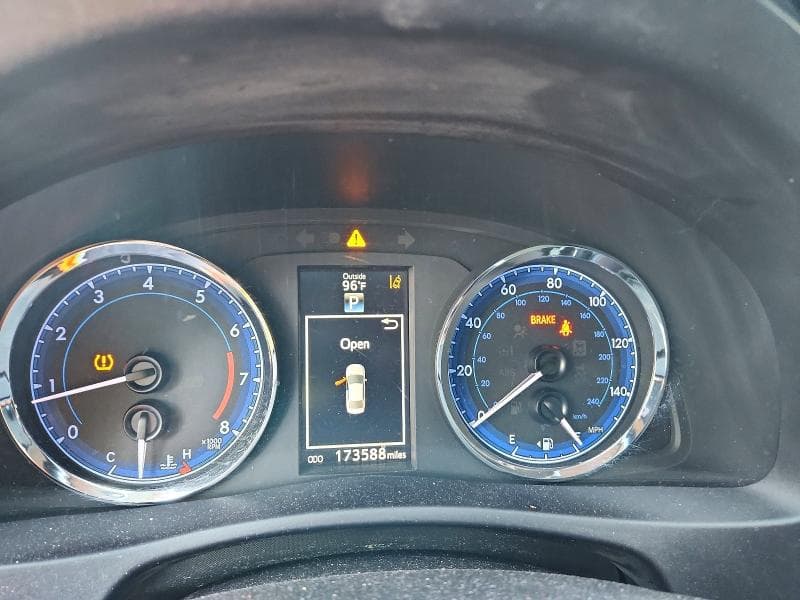 2018 TOYOTA COROLLA SE 9