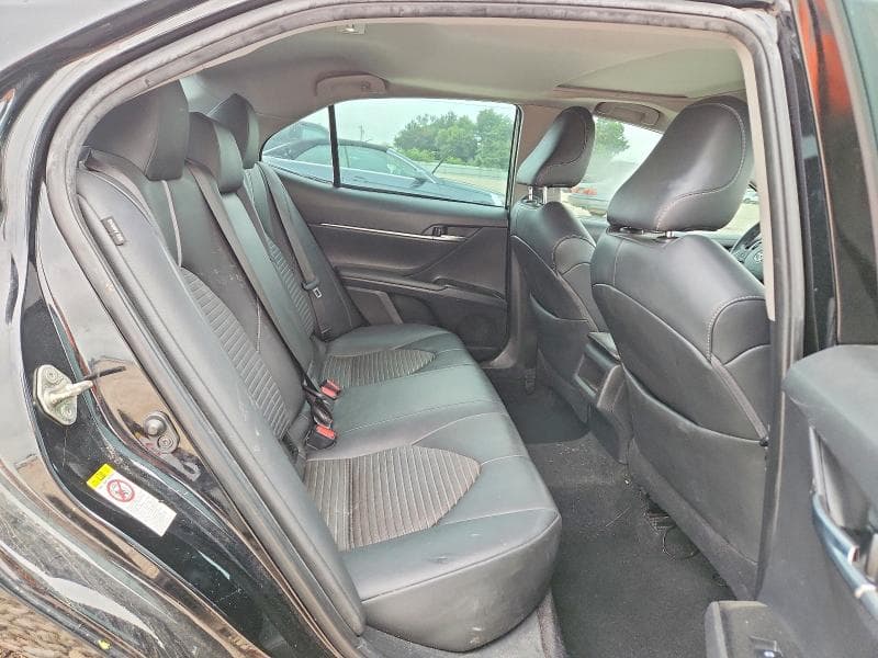 2018 TOYOTA CAMRY SE 10