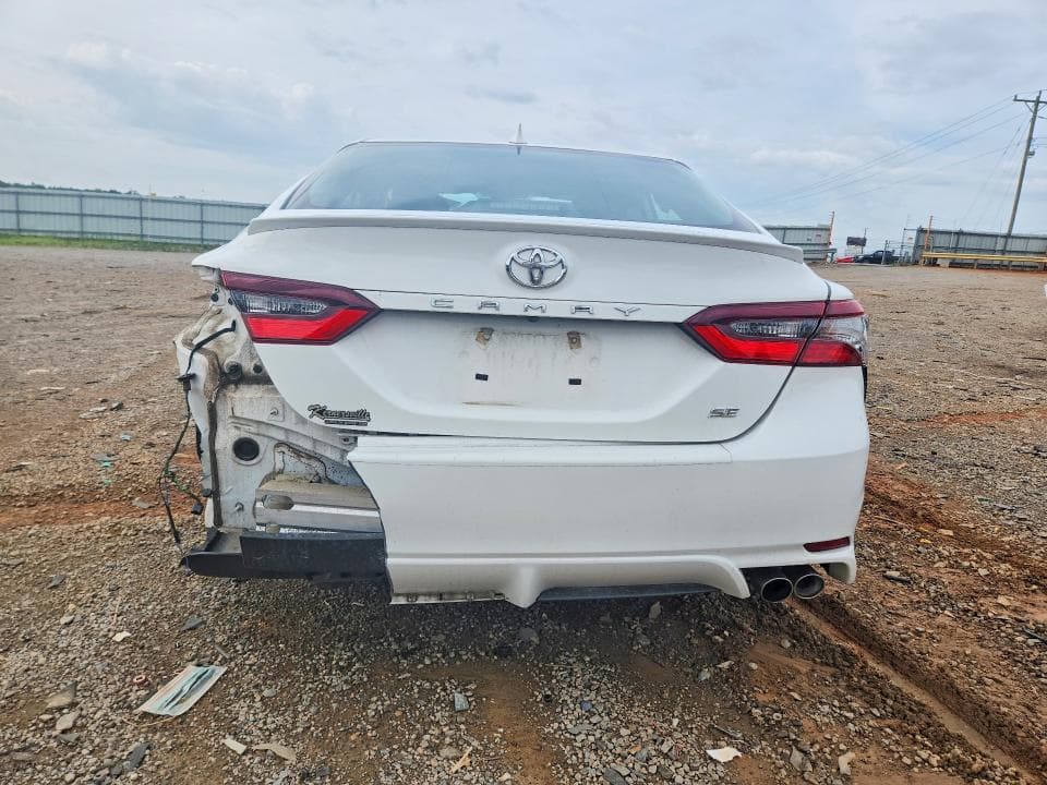 2021 TOYOTA CAMRY SE 6