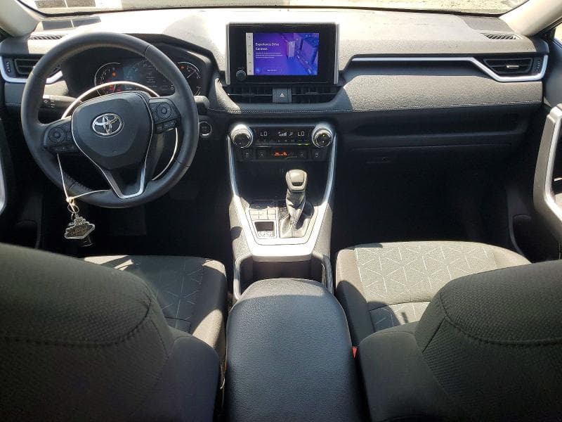 2024 TOYOTA RAV4 XLE 8