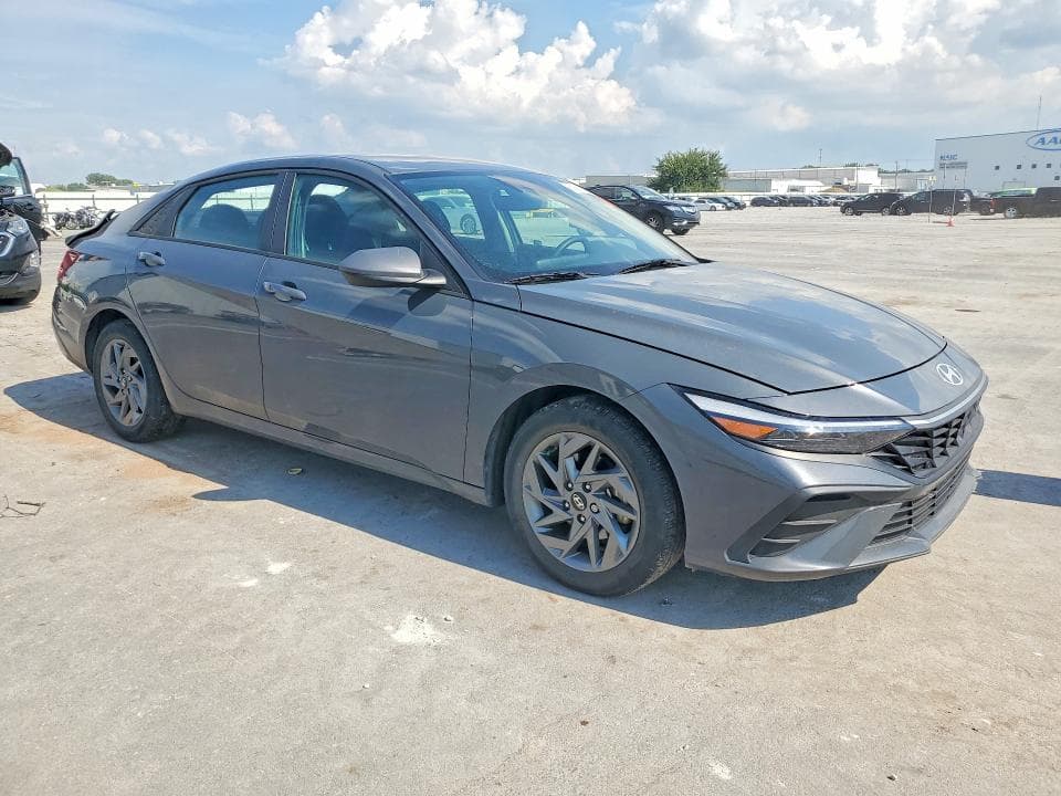 2024 HYUNDAI ELANTRA 4