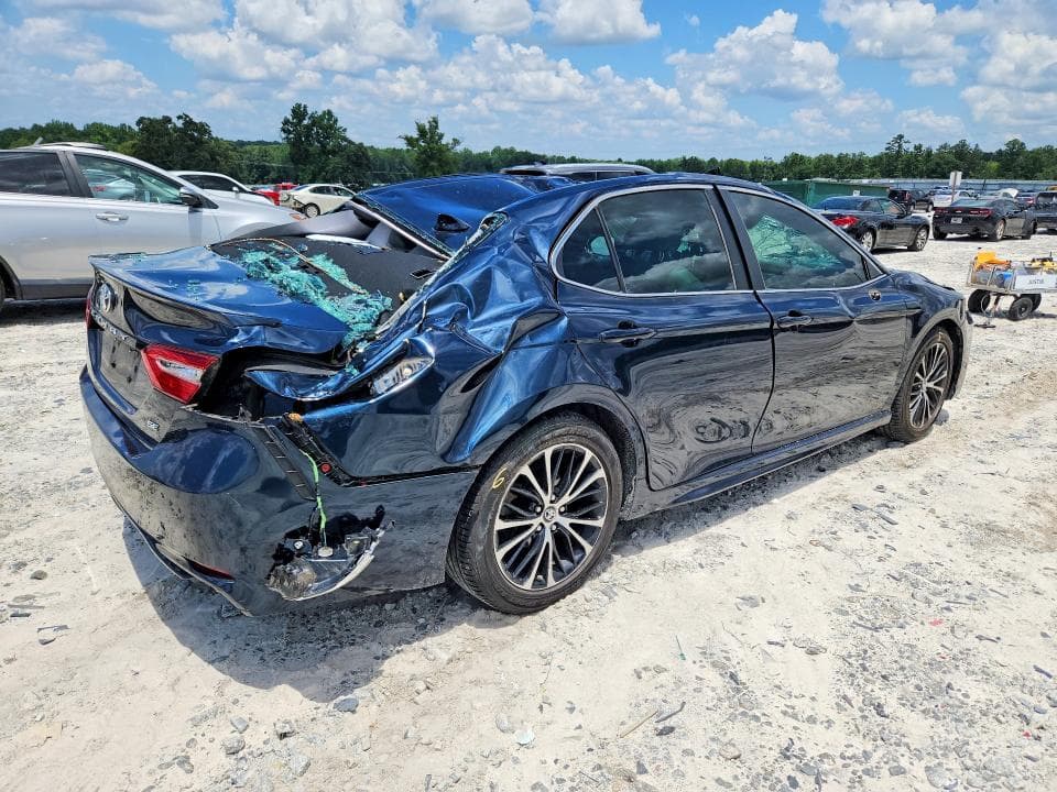 2019 TOYOTA CAMRY SE 3