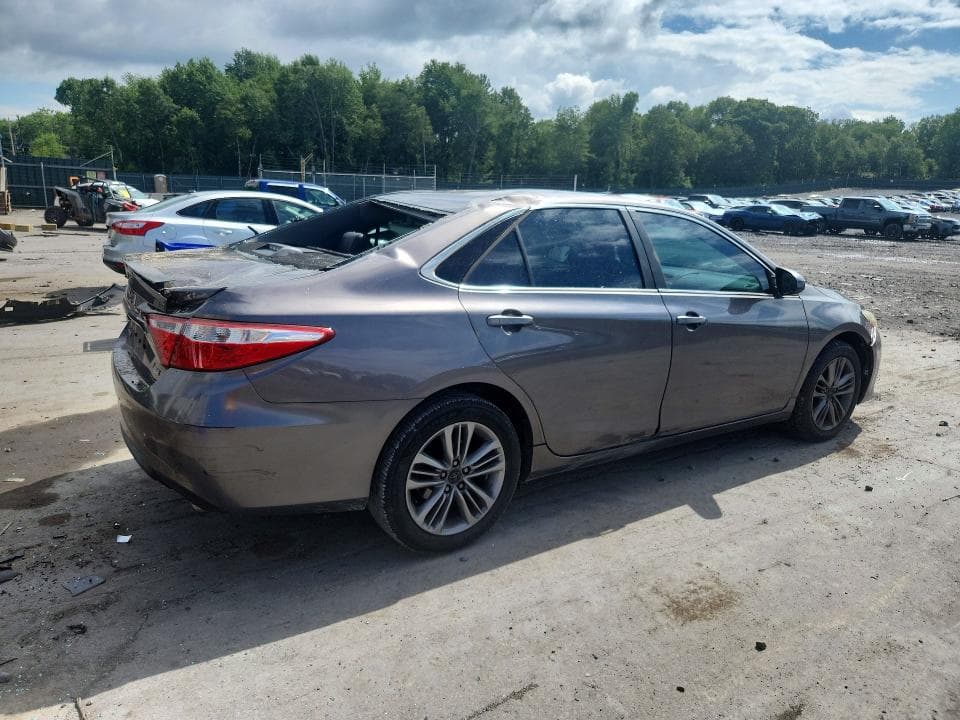 2017 TOYOTA CAMRY SE 3
