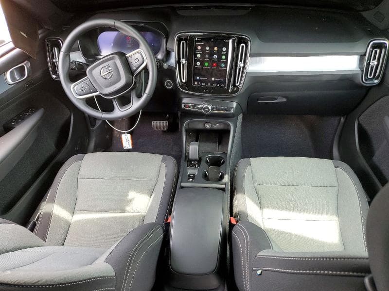 2025 VOLVO XC40 CORE 8