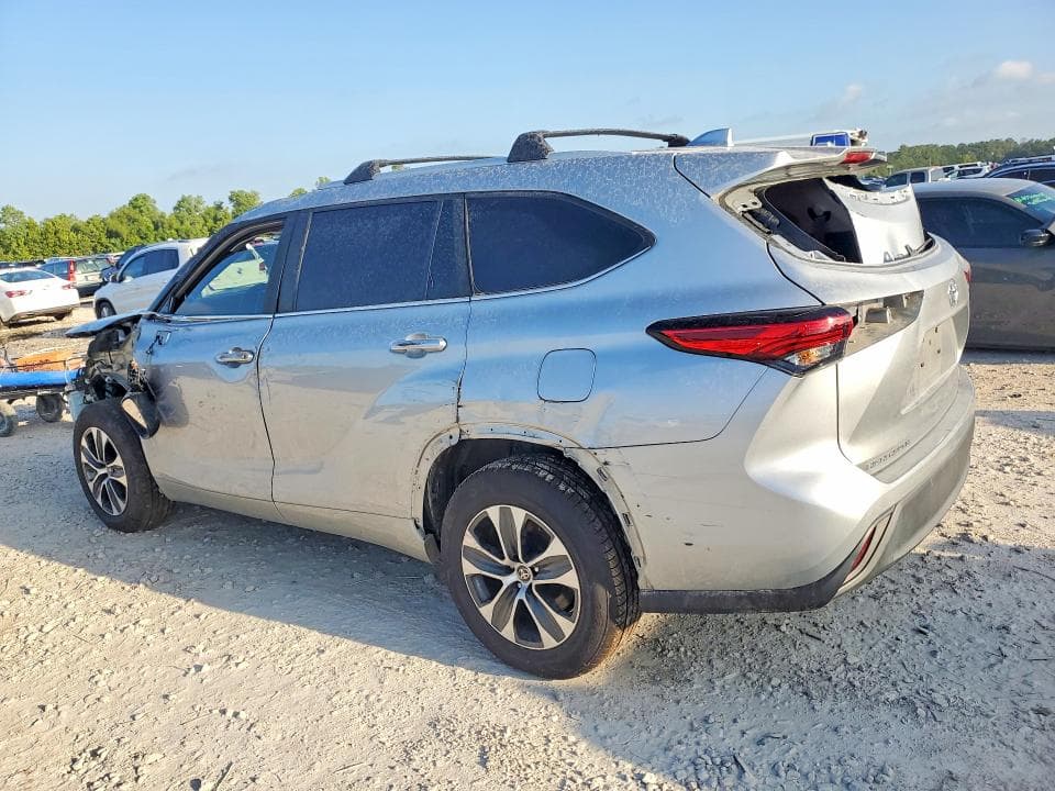 2023 TOYOTA HIGHLANDER XLE 2