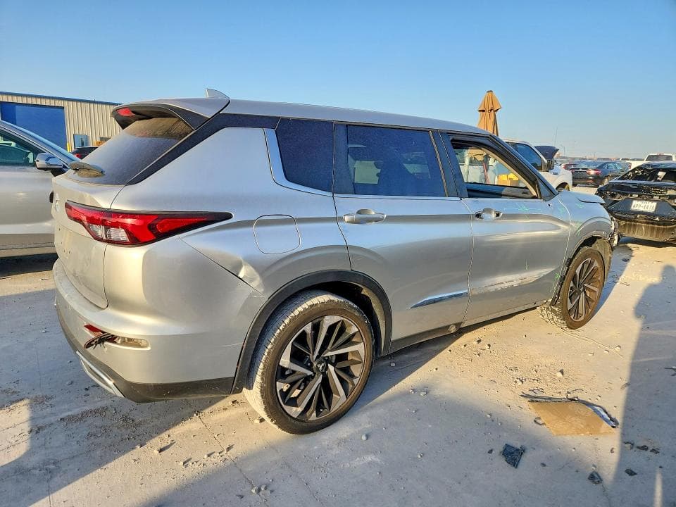 2022 MITSUBISHI OUTLANDER ES 3