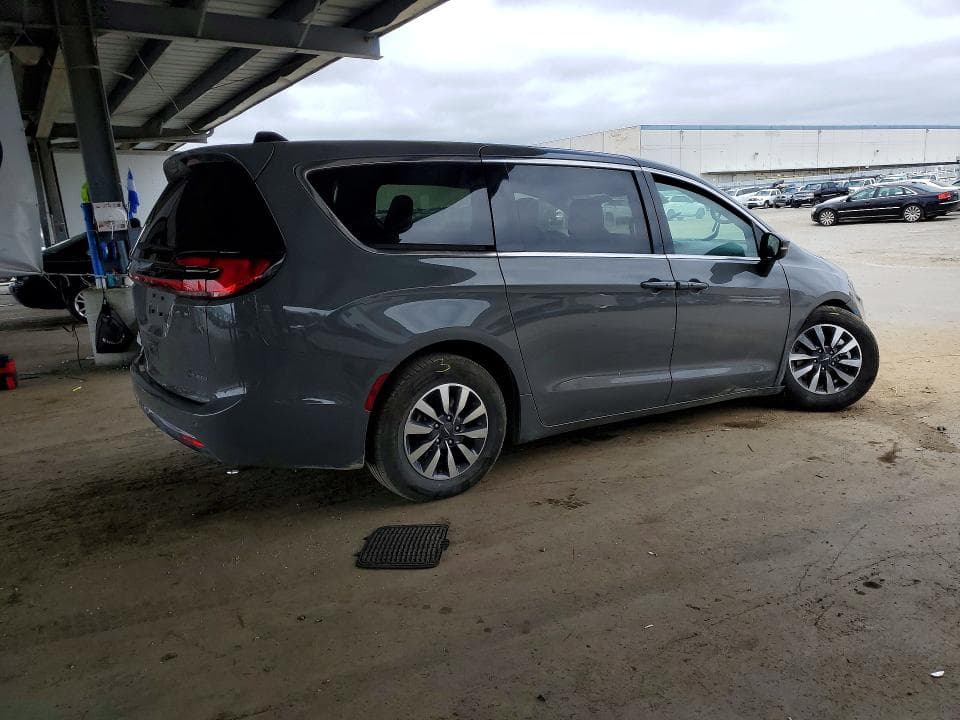 2023 CHRYSLER PACIFICA HYBRID TOURING L 3
