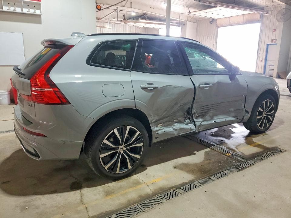 2025 VOLVO XC60 PLUS 3