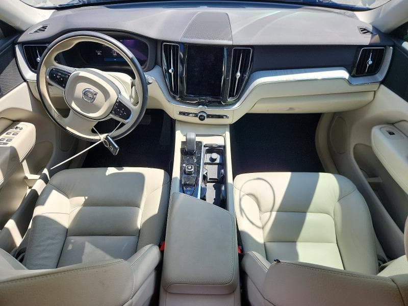 2024 VOLVO XC60 PLUS 8