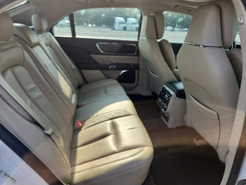 2017 LINCOLN CONTINENTAL RESERVE 10