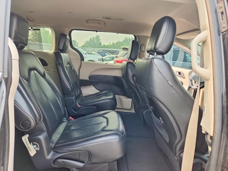 2022 CHRYSLER PACIFICA TOURING L 11