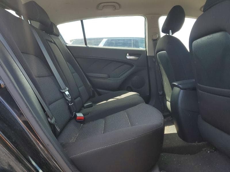 2017 KIA FORTE5 LX 10