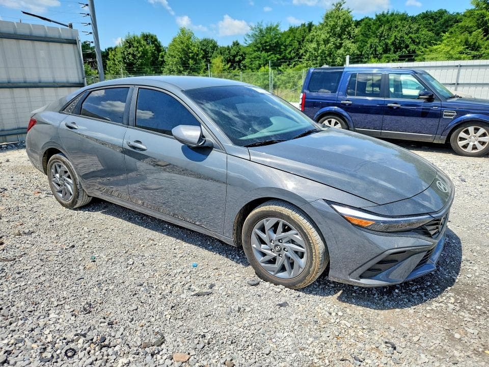 2024 HYUNDAI ELANTRA SEL 4