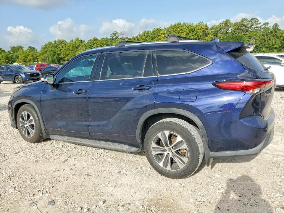 2021 TOYOTA HIGHLANDER XLE 2