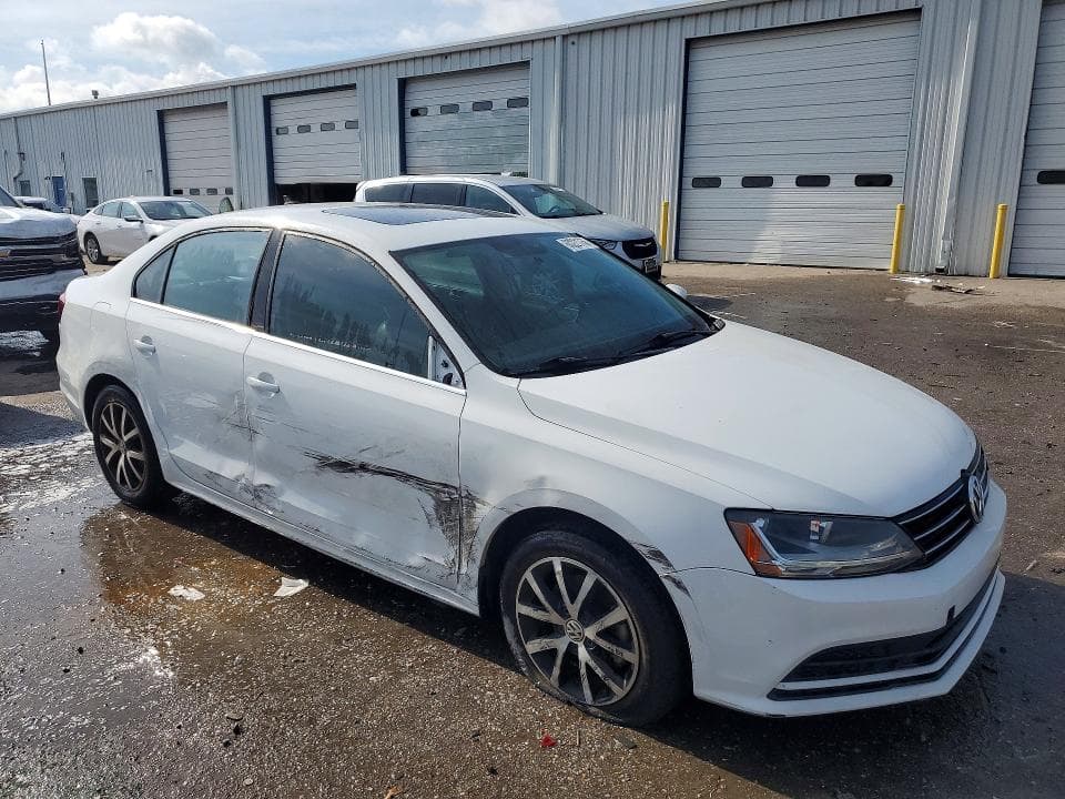 2017 VOLKSWAGEN JETTA SE 4