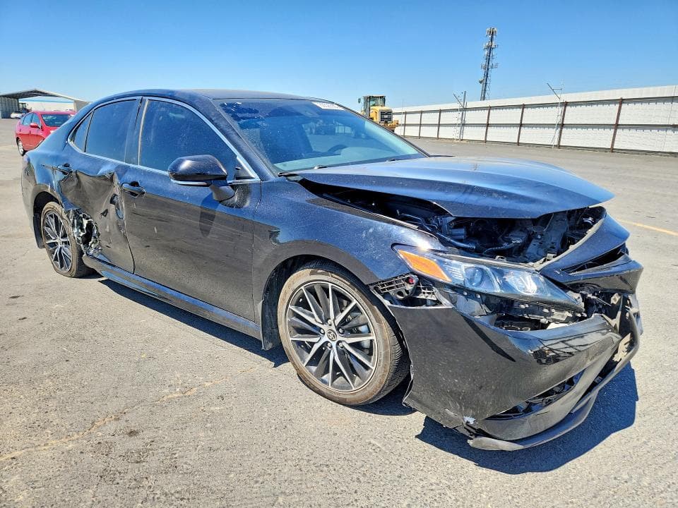 2023 TOYOTA CAMRY SE 4