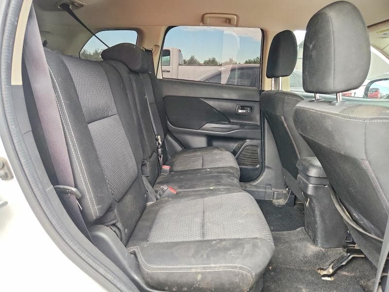2017 MITSUBISHI OUTLANDER SE/SEL 11