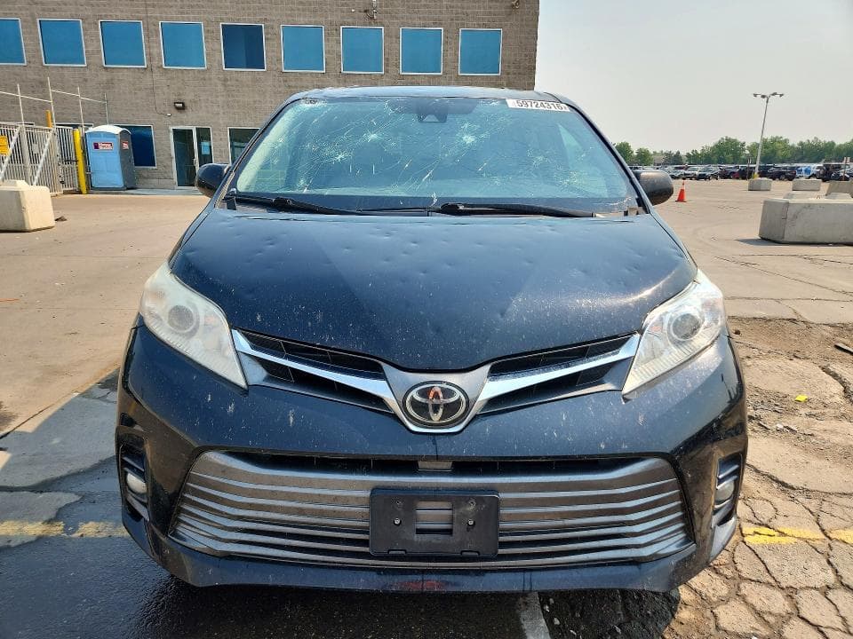 2018 TOYOTA SIENNA XLE 7-PASSENGER 5