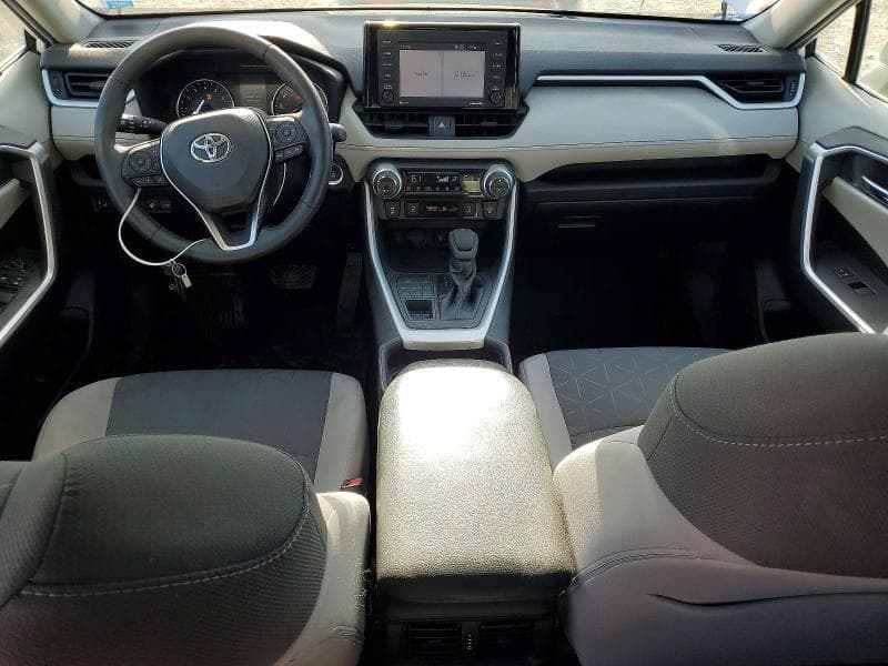 2021 TOYOTA RAV4 XLE 8