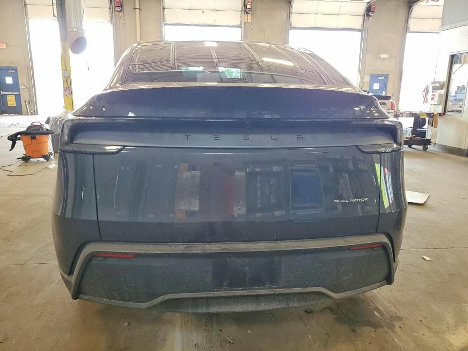 2026 TESLA MODEL Y 6