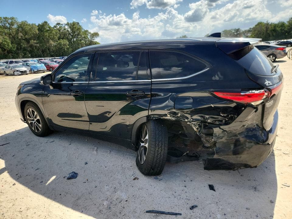 2021 TOYOTA HIGHLANDER XLE 2
