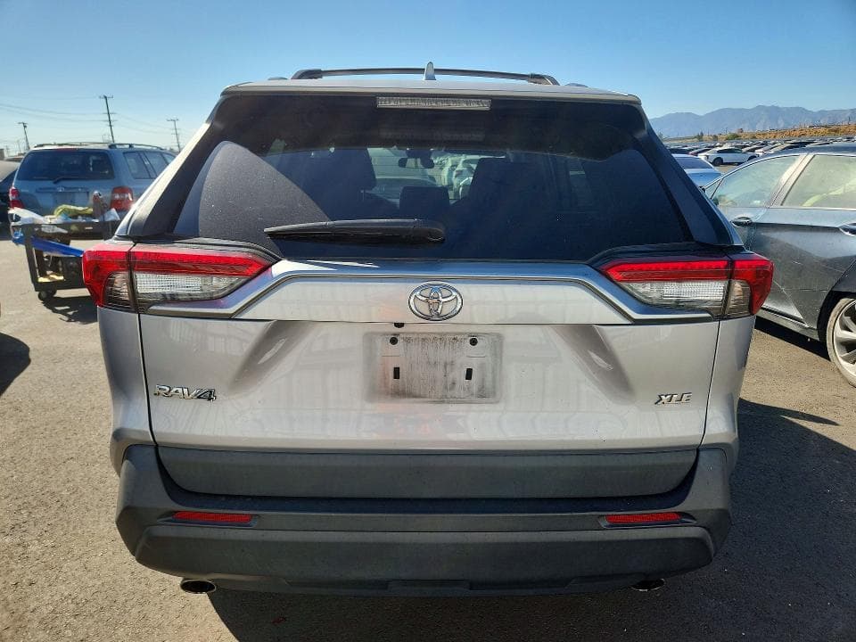 2022 TOYOTA RAV4 XLE 6