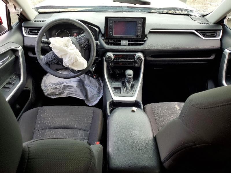 2021 TOYOTA RAV4 XLE 8