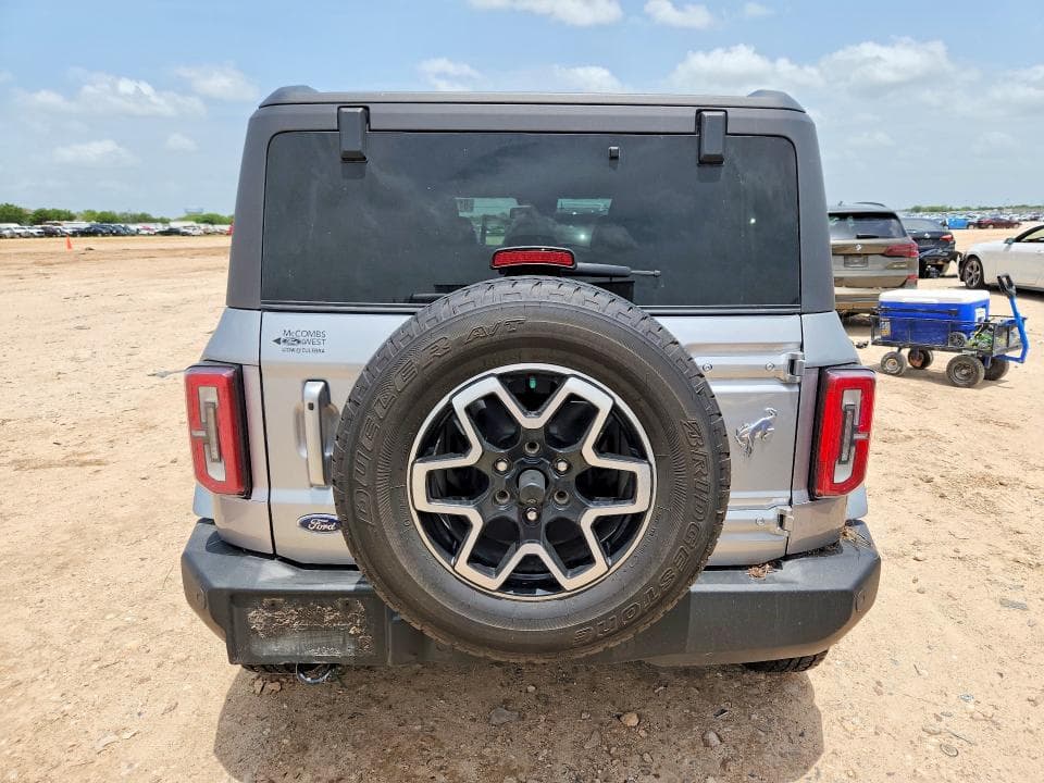 2024 FORD BRONCO OUTER BANKS 6