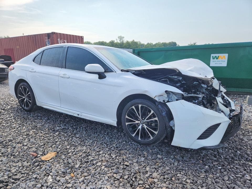 2018 TOYOTA CAMRY SE 4