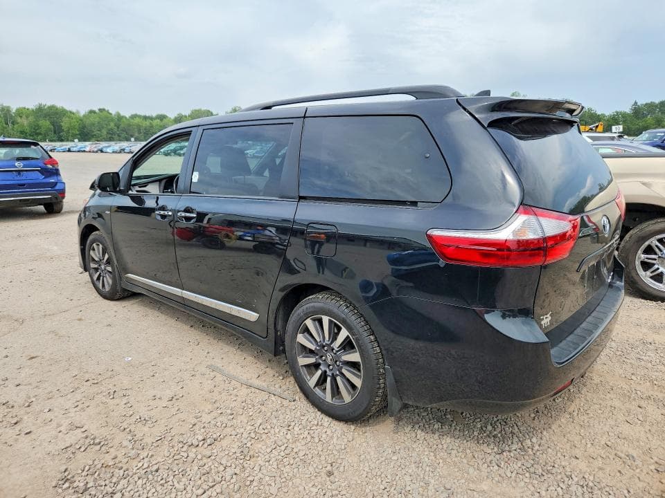 2018 TOYOTA SIENNA XLE 7-PASSENGER 2