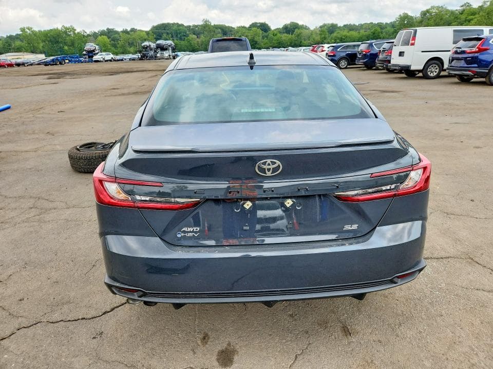 2025 TOYOTA CAMRY SE 6