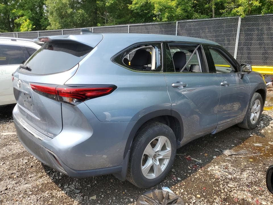 2022 TOYOTA HIGHLANDER LE 3