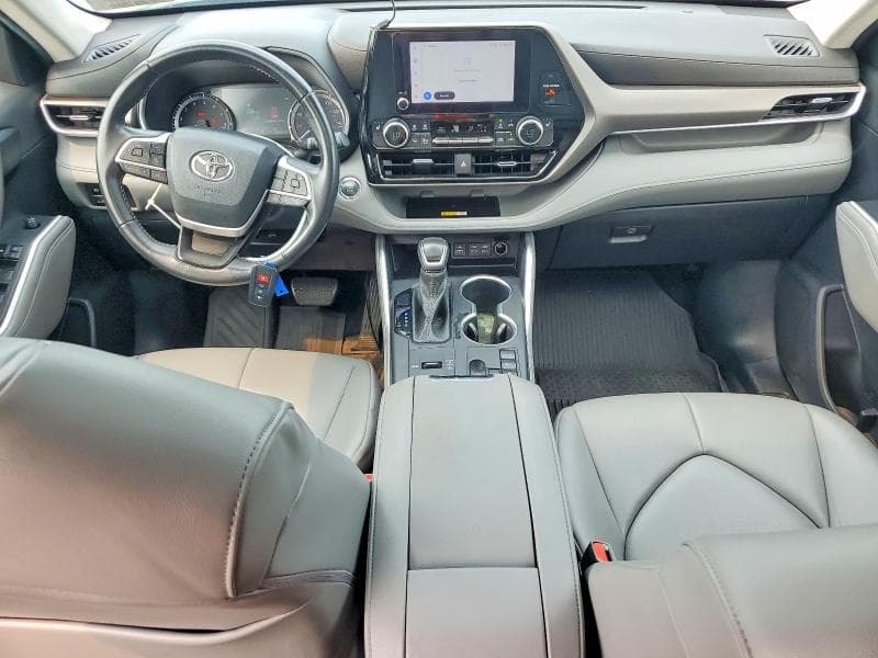 2023 TOYOTA HIGHLANDER XLE 8