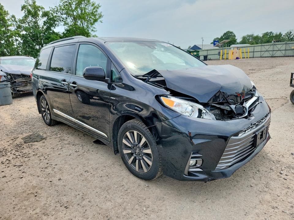 2018 TOYOTA SIENNA XLE 7-PASSENGER 4