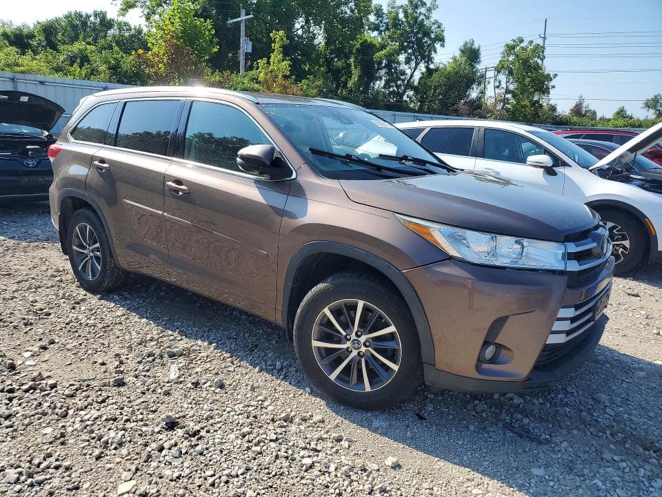 2018 TOYOTA HIGHLANDER XLE 4