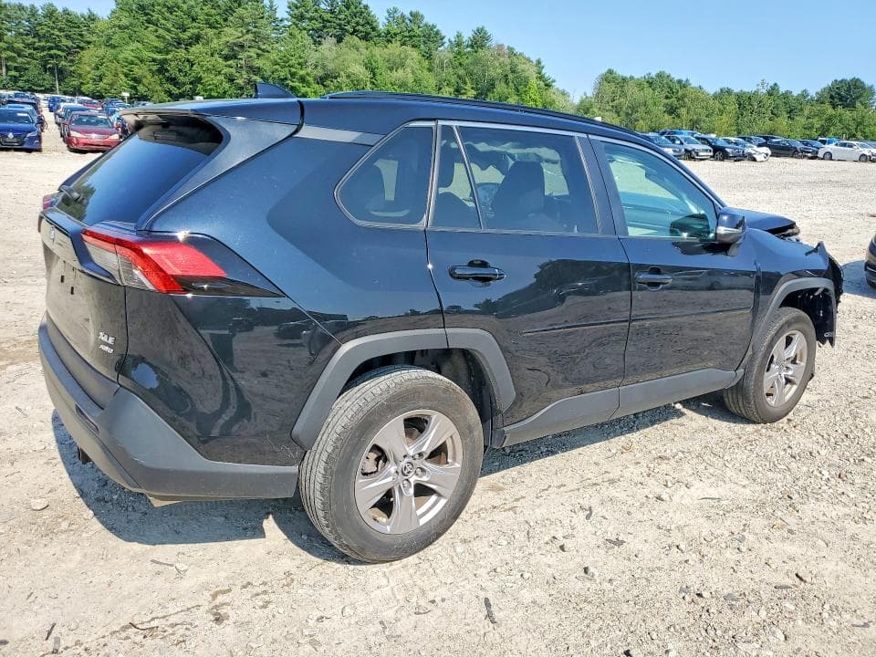 2023 TOYOTA RAV4 XLE 3