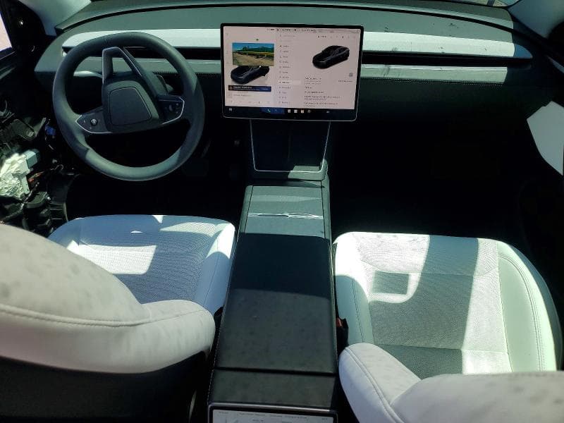 2026 TESLA MODEL Y 8