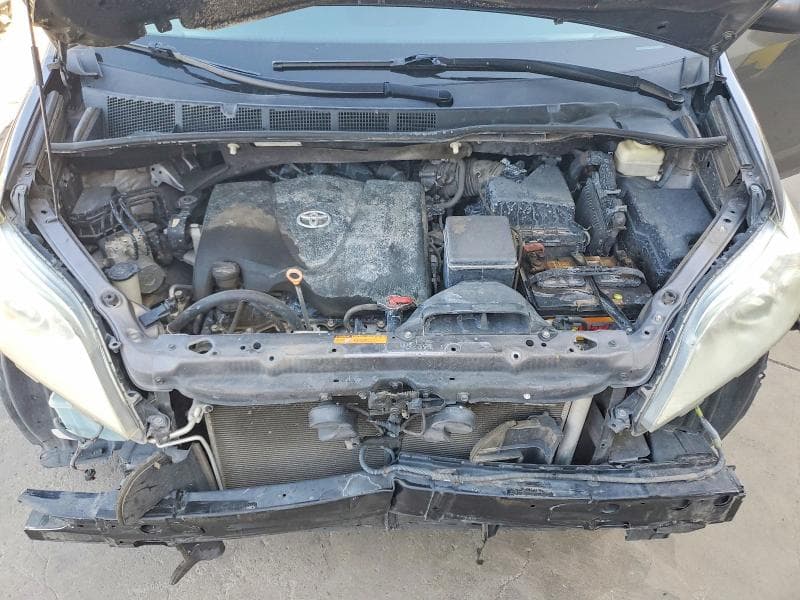 2017 TOYOTA SIENNA XLE PREMIUM 8-PASSENGER 12