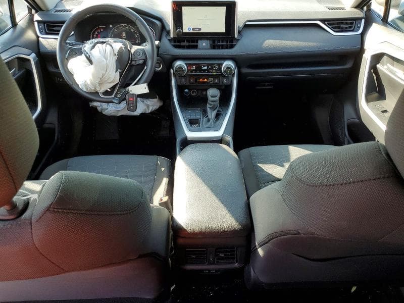 2025 TOYOTA RAV4 XLE 8