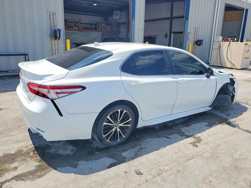 2019 TOYOTA CAMRY SE 3