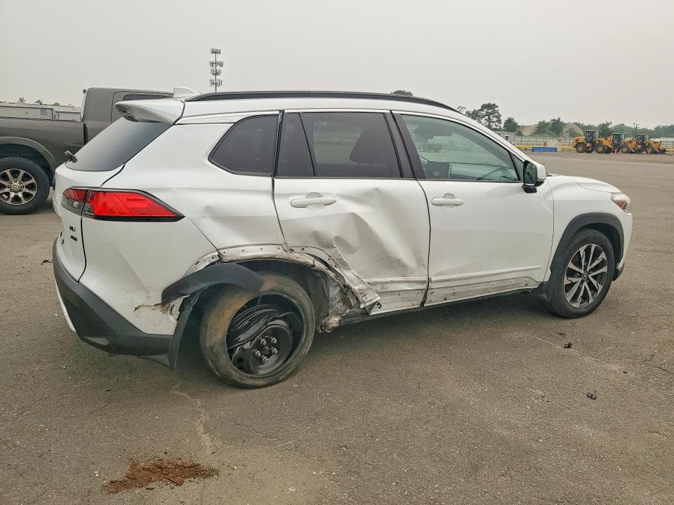 2022 TOYOTA COROLLA CROSS XLE 3