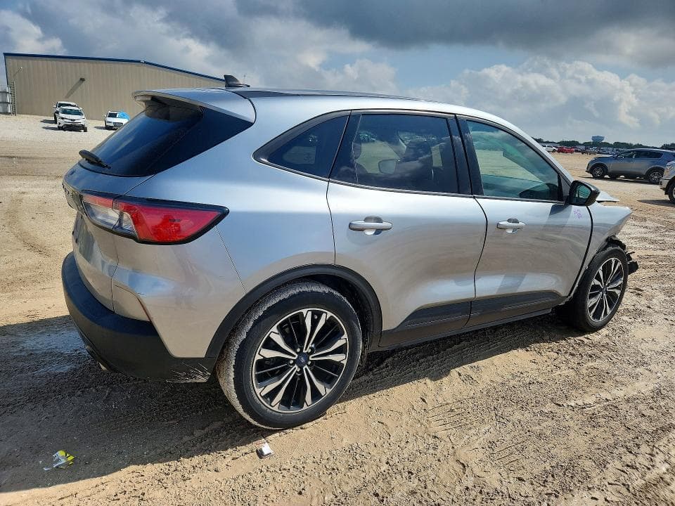 2022 FORD ESCAPE SE 3