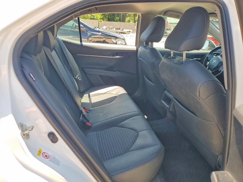 2018 TOYOTA CAMRY SE 10