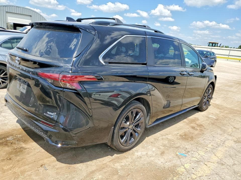 2024 TOYOTA SIENNA XSE 3