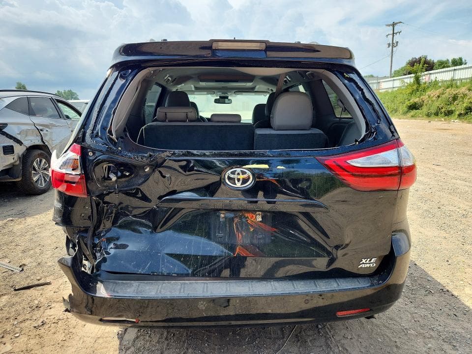 2018 TOYOTA SIENNA XLE PREMIUM 7-PASSENGER 6