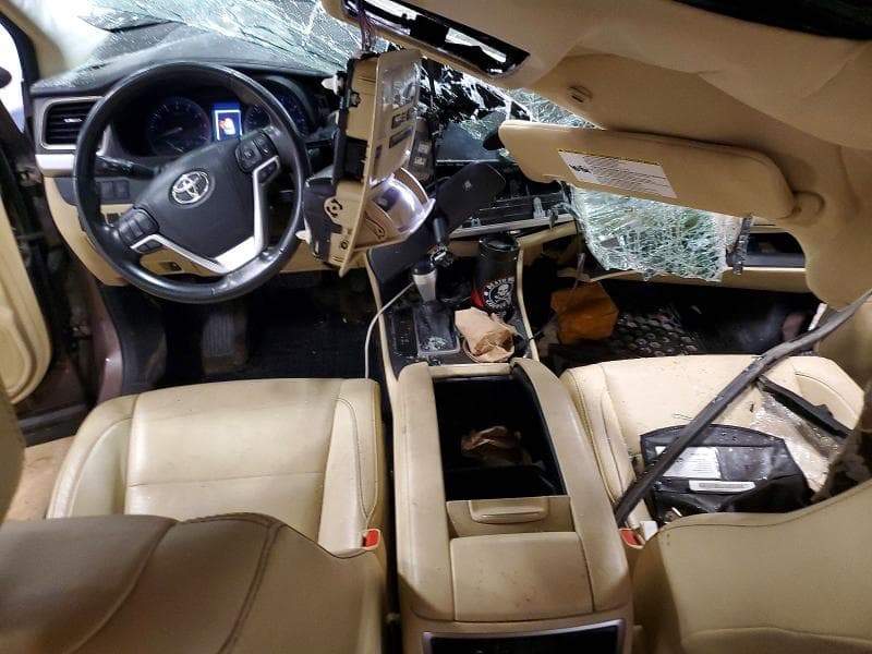 2017 TOYOTA HIGHLANDER XLE 8