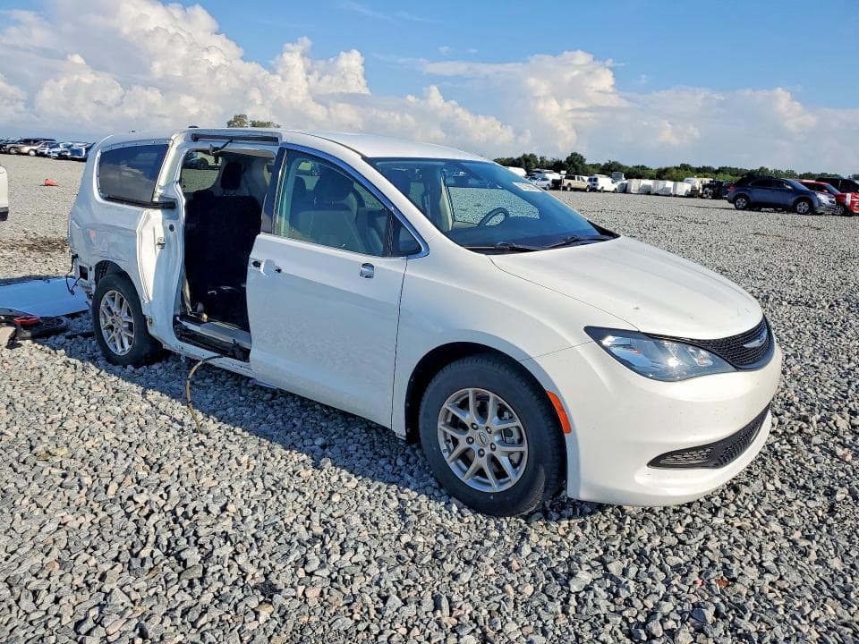 2022 CHRYSLER VOYAGER LX 4