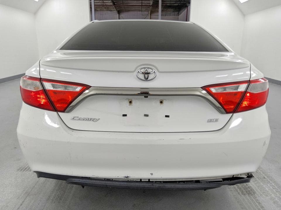 2017 TOYOTA CAMRY SE 6