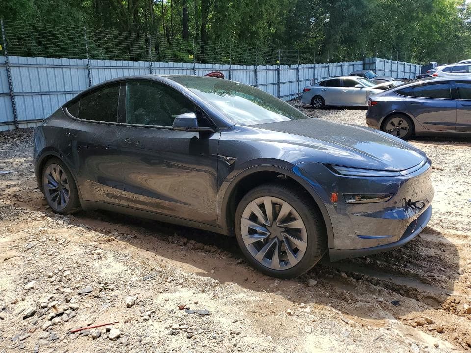 2026 TESLA MODEL Y 4