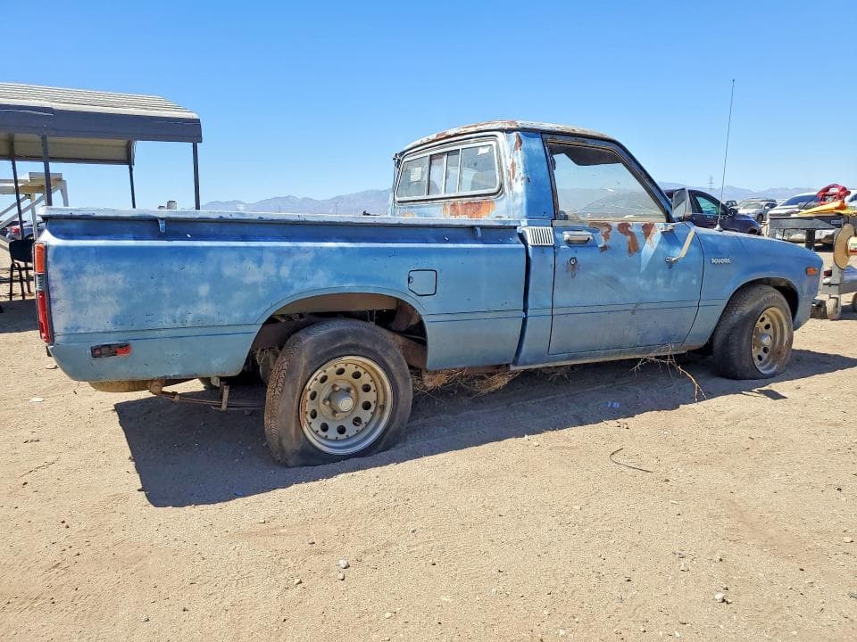 1982 TOYOTA PICKUP 3